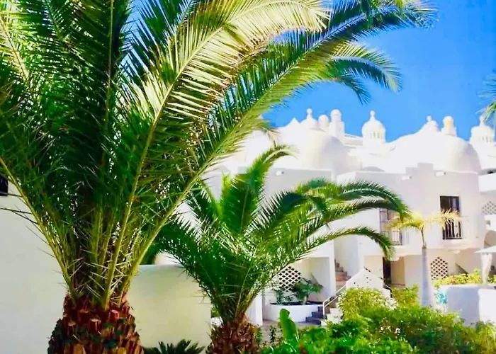 Chic Feel - Oceanfront, Heated Pool アパート アデヘ