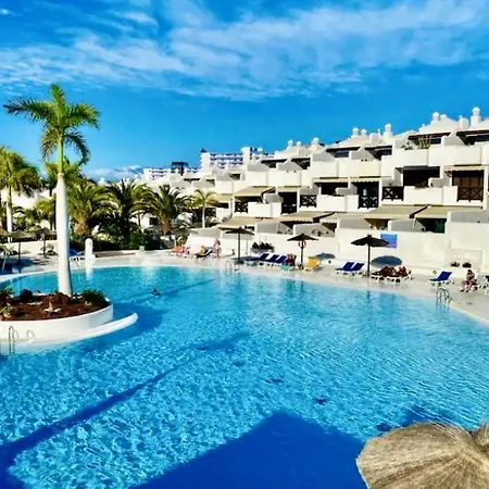 Chic Feel - Oceanfront, Heated Pool アデヘ